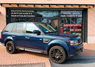 Risultato finale su Range Rover con applicazione pellicola blu