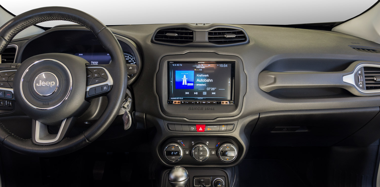 jeep renegade cruscotto con sistema multimediale Alpine da 8