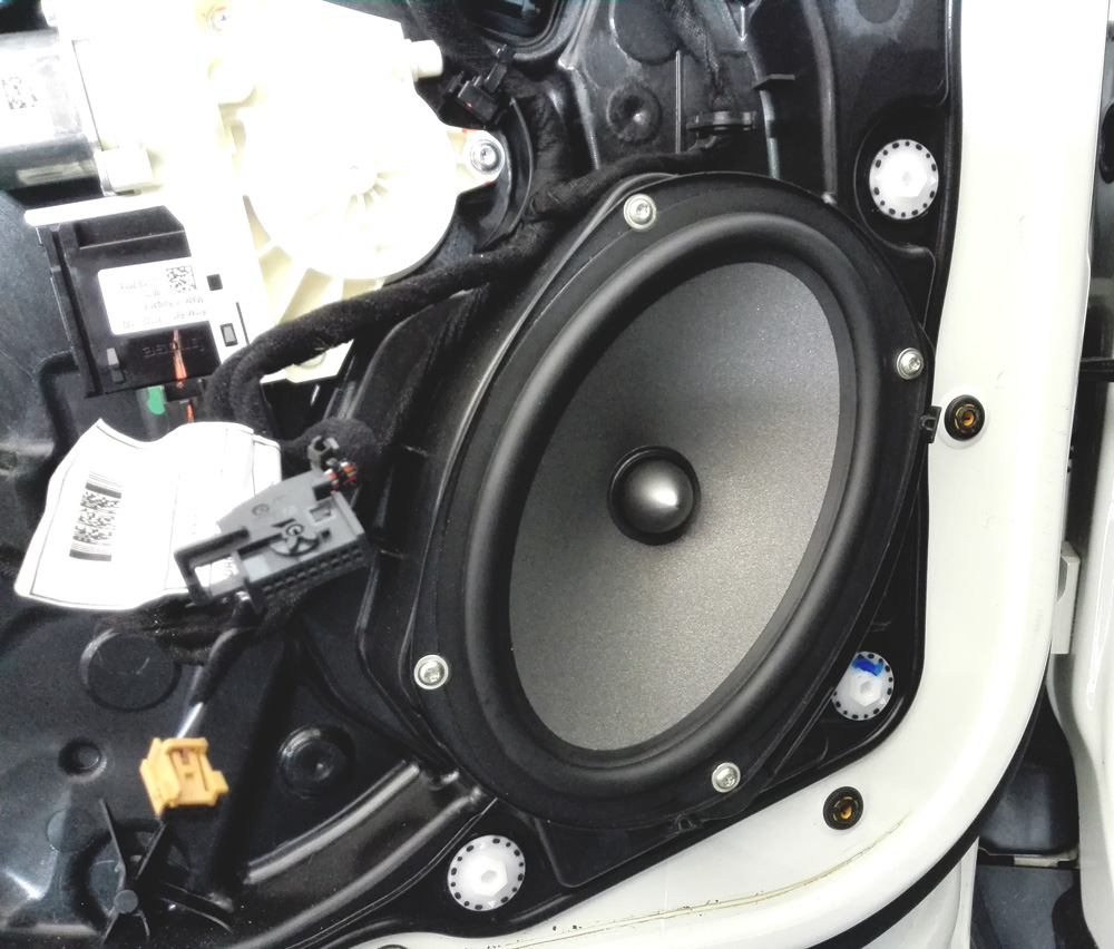 jeep renegade installazione woofer focal nella predisposizione posteriore